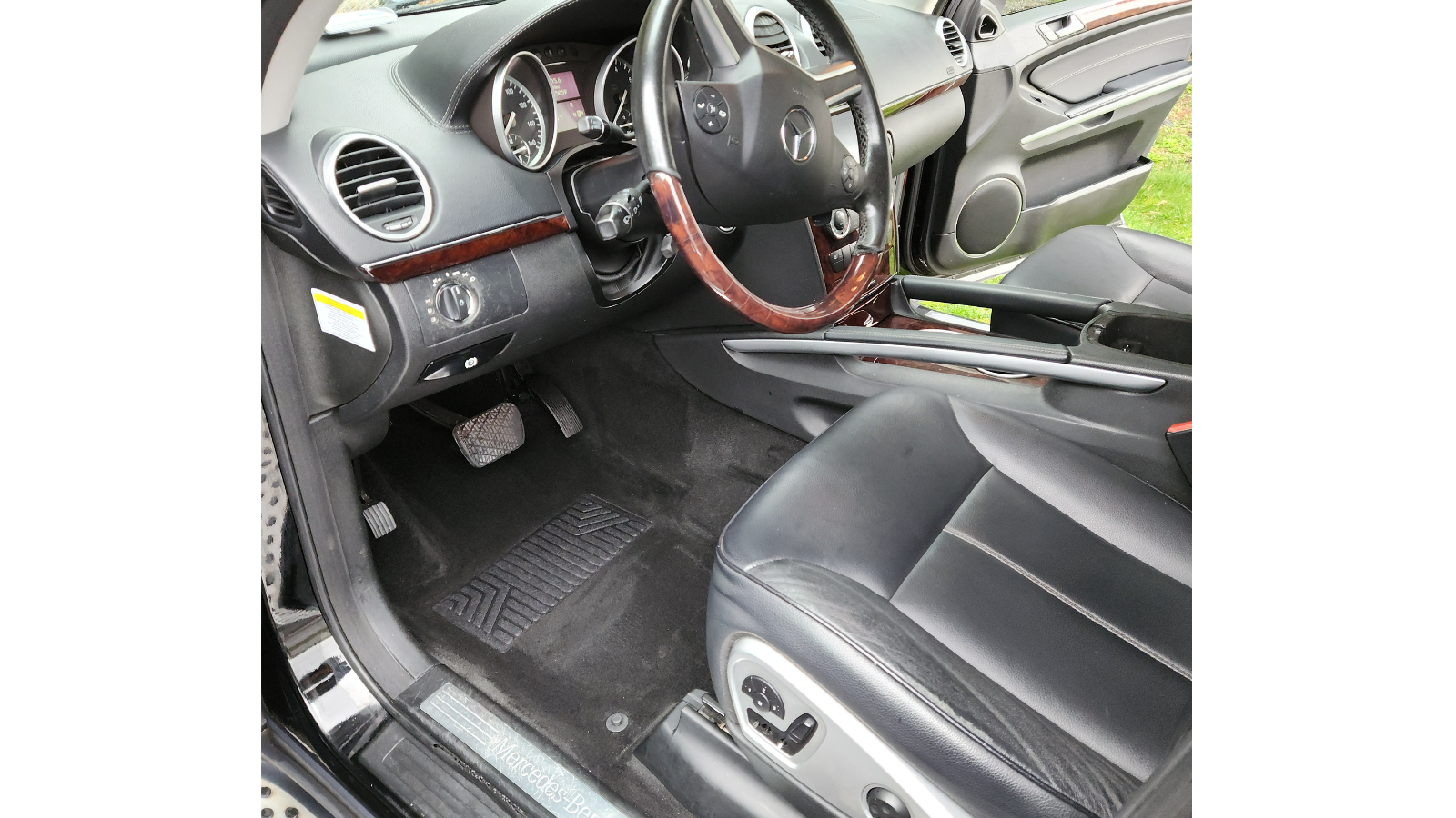 Mercedes interior with spotless floor and seats